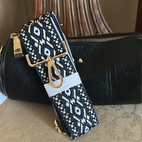 Bellamy Barrel Bag by Pretty Simple - Picture 2 of 8